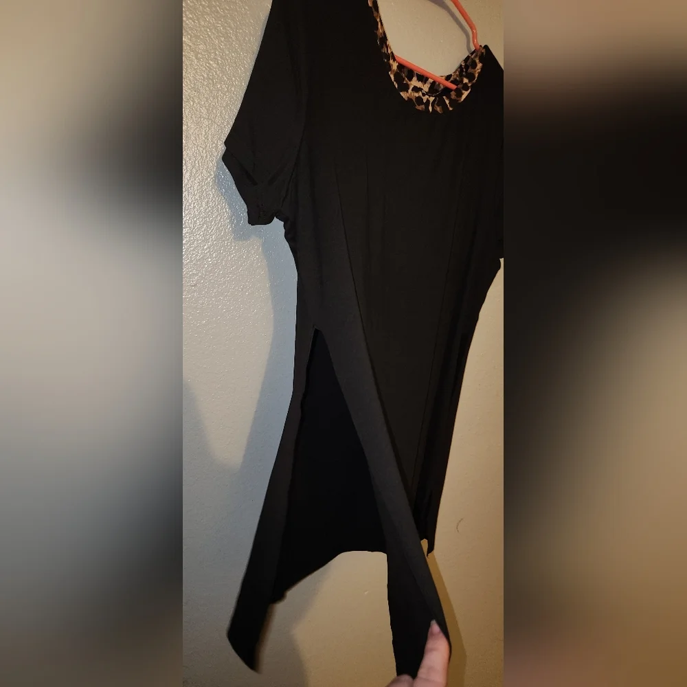 Plus size top - Picture 2 of 3